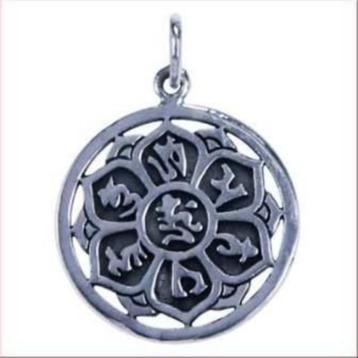 Lotusbloem met mantra, opengewerkt hangertje van zilver, Neuf, Enlèvement ou Envoi, Cœur, Argent