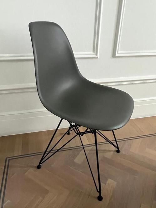 Vitra DSR Graphite Grey, Huis en Inrichting, Stoelen, Zo goed als nieuw, Vijf, Zes of meer stoelen, Grijs, Ophalen