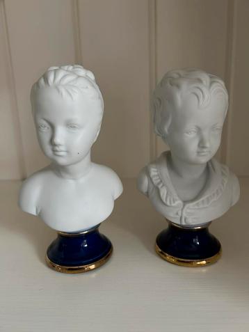 2 biscuit borstbeeldjes beschikbaar voor biedingen