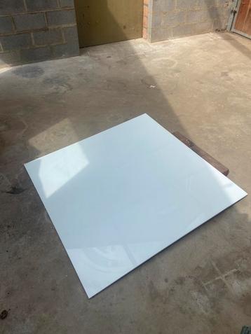 Prachtige marmer/keramische witte tegels 100x100cm beschikbaar voor biedingen