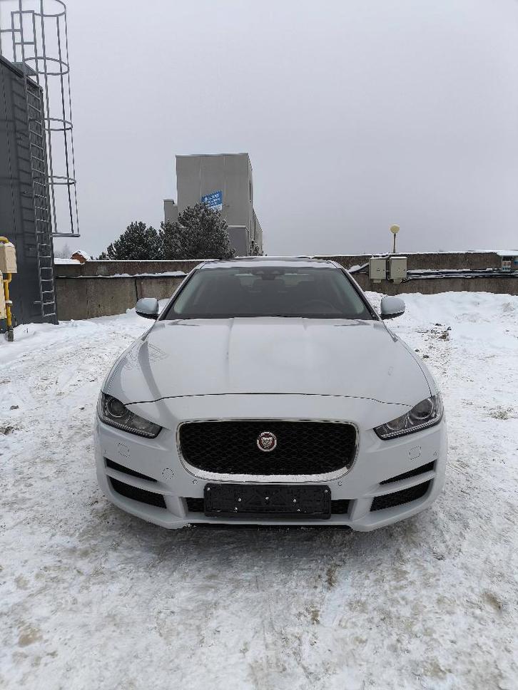 Jaguar XE, Autos, Jaguar, Particulier, XE, ABS, Caméra de recul, Phares directionnels, Régulateur de distance, Airbags, Air conditionné