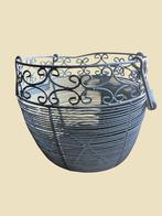 Wit gelakte metalen mandje., Huis en Inrichting, Ophalen of Verzenden, Zo goed als nieuw, Rond, Mand