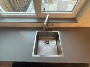 Lavabo met kraan beschikbaar voor biedingen