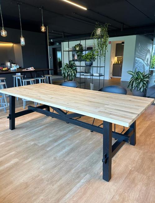 Eettafel / werktafel – licht hout- zwarte poten (235x100cm), Huis en Inrichting, Tafels | Eettafels, Zo goed als nieuw, 50 tot 100 cm