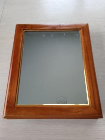 vintage houten sleutelkastje met spiegel beschikbaar voor biedingen