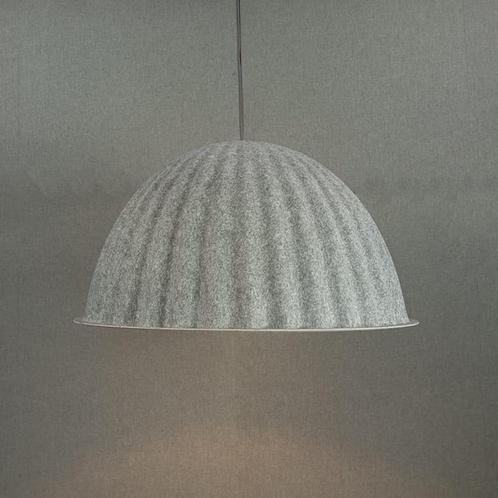 MUUTO	Under the bell desifn lamp, Huis en Inrichting, Lampen | Hanglampen, Zo goed als nieuw, 50 tot 75 cm, Kunststof, Ophalen
