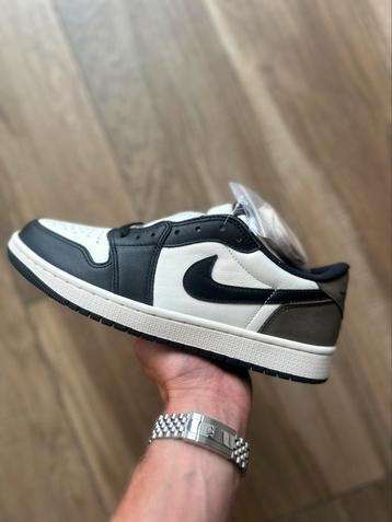 Jordan 1 low og mocha 42,5 beschikbaar voor biedingen