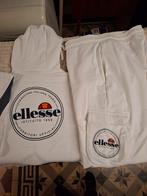 Trainingsbroek met capuchon en T-shirt, Ophalen, Gedragen