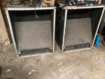 Grote baskasten beschikbaar voor biedingen