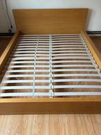 IKEA tweepersoonsbed met lattenbodem – 160x200 cm, Huis en Inrichting, Slaapkamer | Bedden, Ophalen, Bruin, Tweepersoons, Zo goed als nieuw
