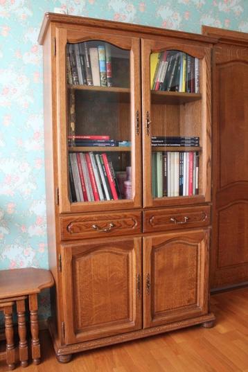 Boekenkast beschikbaar voor biedingen