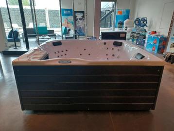 Opbouwspa beschikbaar voor biedingen