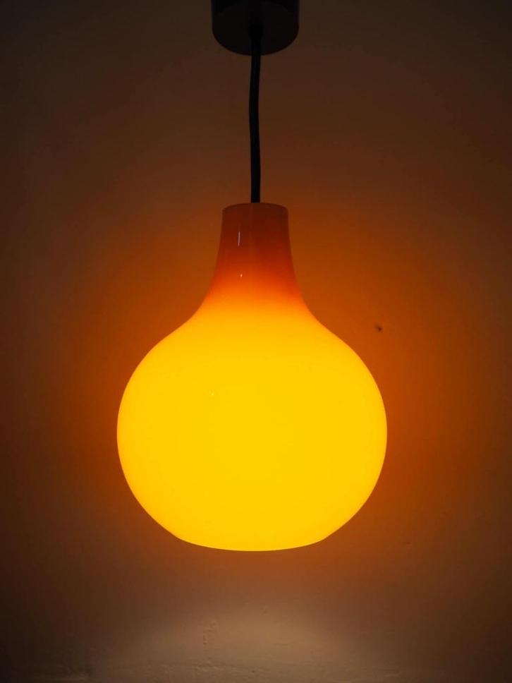 Space Age oranje opaline hanglamp, 1960s, Huis en Inrichting, Lampen | Hanglampen, Zo goed als nieuw, Minder dan 50 cm, Glas, Ophalen