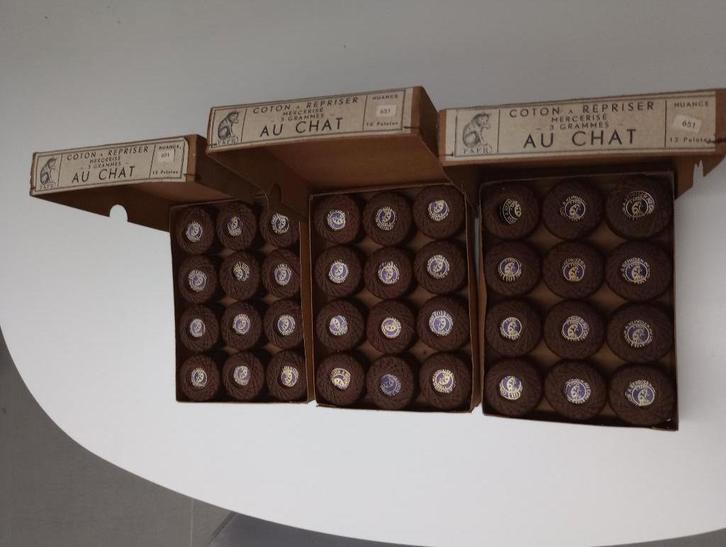 Antiek naaigaren bruin FFR 'AU CHAT', Antiek en Kunst, Antiek | Kleding en Textiel, Ophalen of Verzenden