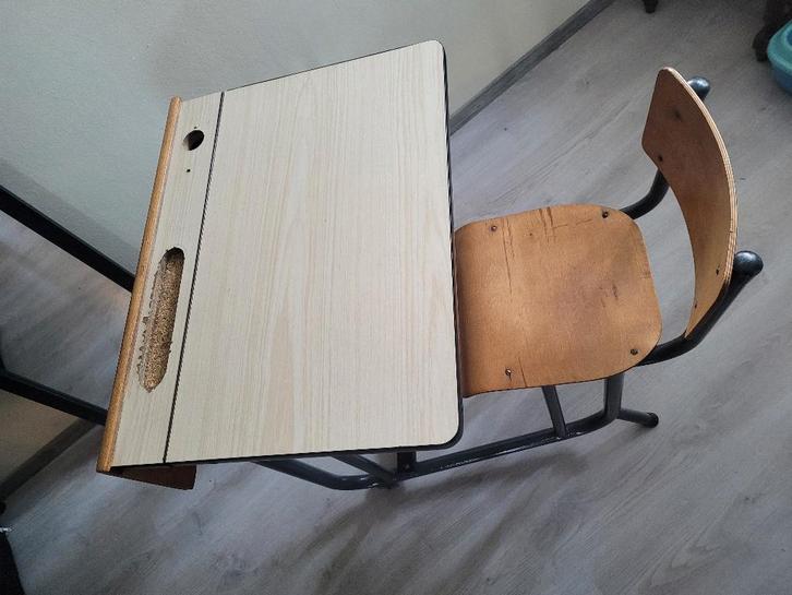 Schoolbank met aanhangende stoel ( lessenaar ), Huis en Inrichting, Bureaus, Gebruikt, Bureau, Ophalen