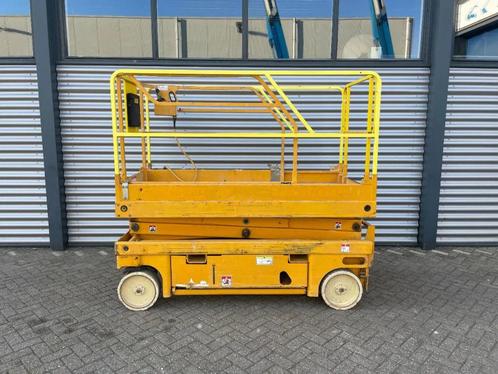 Haulotte Compact 8W Hoogwerker Schaarhoogwerker (bj 2007), Zakelijke goederen, Machines en Bouw | Liften, Steigers en Ladders