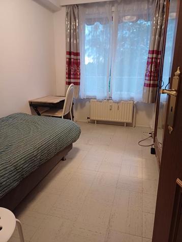 Room to rent / Affittasi stanza/ Chambre à louer disponible aux enchères