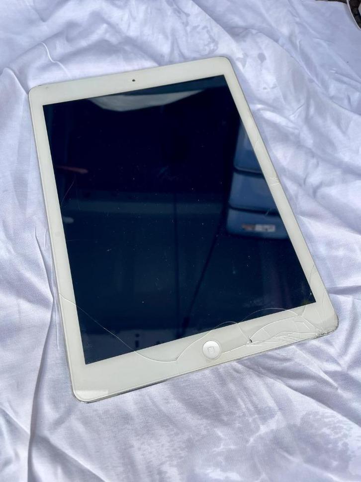 Apple iPad Air 1st Generation Cellular - voor onderdelen, Computers en Software, Apple iPads, Apple iPad, Wi-Fi en Mobiel internet