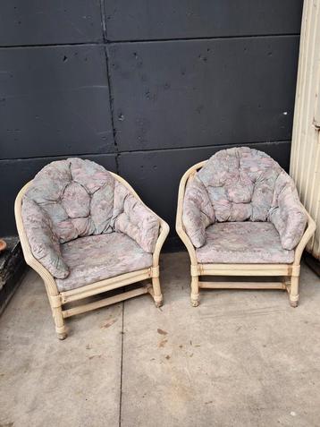 2 comfortabele rotan fauteuils beschikbaar voor biedingen