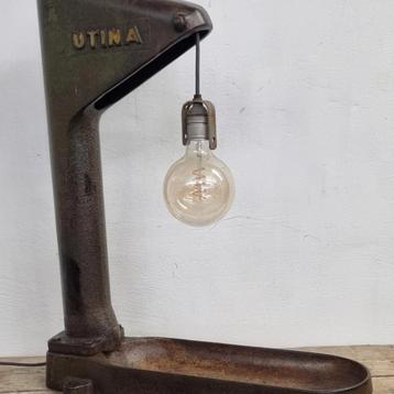 DIY industriële lamp beschikbaar voor biedingen