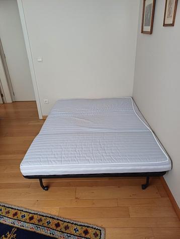 zetelbed  140 cm  x  186 cm , met matras beschikbaar voor biedingen