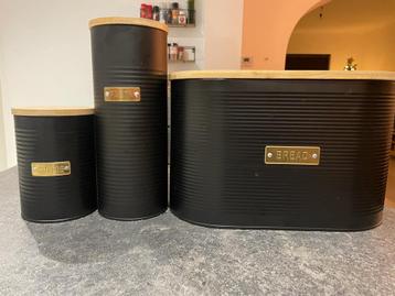 3 opbergblikken  beschikbaar voor biedingen