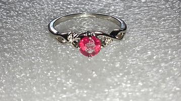 Bague en argent massif plaqué platine avec rubis et certific, Argent, Neuf, Rouge, 20 ou plus grands