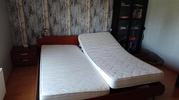lit + commande + une table de nuit, Enlèvement, Utilisé, Queen size