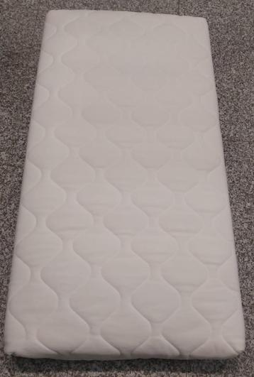 Matras voor kinderbedje (120 cm x 60 cm) beschikbaar voor biedingen