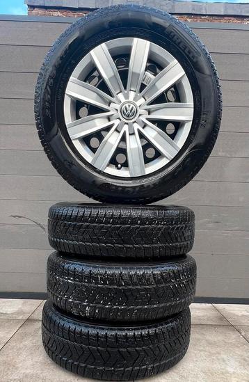 VW Tiguan 215 65 17 Pirelli wintervelgen  beschikbaar voor biedingen