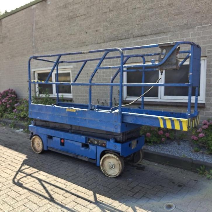 Haulotte Compact 8 Hoogwerker schaarlift 8,25 m (2023 ACCU), Zakelijke goederen, Machines en Bouw | Liften, Steigers en Ladders