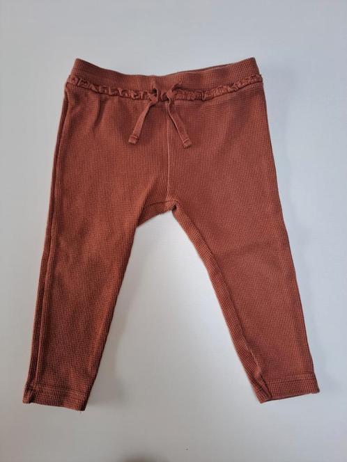 Mt 86 Roestbruin comfibroekje met textuur, Kinderen en Baby's, Babykleding | Maat 86, Gebruikt, Meisje, Broekje, Ophalen of Verzenden