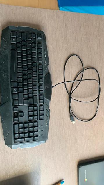 Gaming keyboard azerty mist een knop staat in de foto’s  beschikbaar voor biedingen