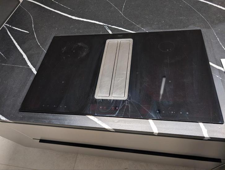 Table de cuisson avec hotte intégrée, Electroménager, Tables de cuisson, Utilisé, Encastré, 4 zones de cuisson, Enlèvement