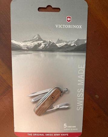 Victorinox classic SD-hout gloednieuw beschikbaar voor biedingen
