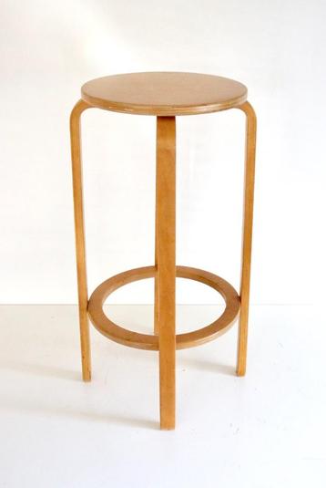 Vintage plywood Kruk van of naar de stijl Alvar Aalto Arko beschikbaar voor biedingen