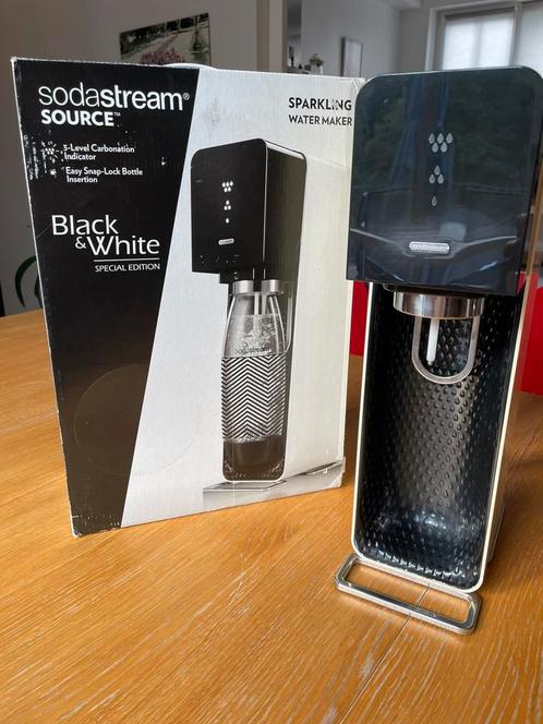 SodaStream SOURCE Black & White, Elektronische apparatuur, Bruiswatermachines, Zo goed als nieuw, Ophalen