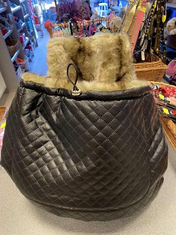 Luxe buikbuidel voor uw hondje beschikbaar voor biedingen