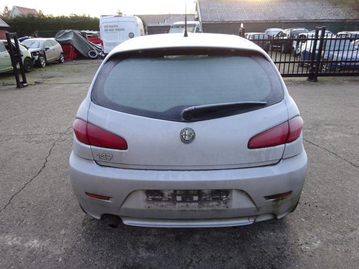 Pare-chocs arrière d'un Alfa Romeo 147 (565A), Autos : Pièces & Accessoires, Carrosserie & Tôlerie, Pare-chocs, Alfa Romeo, Utilisé