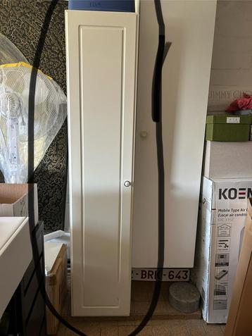 Een stevige kast €20 beschikbaar voor biedingen