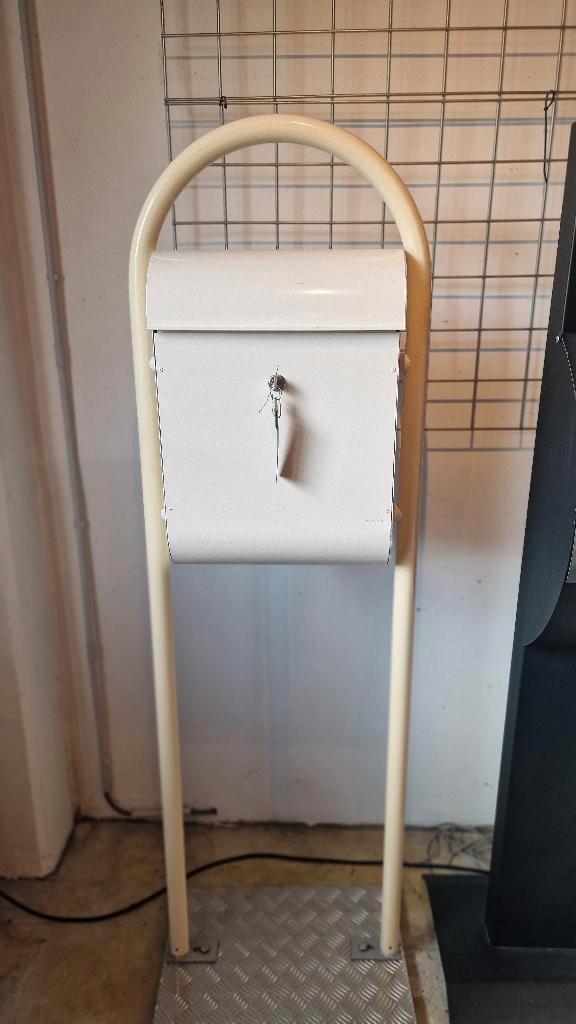 Brievenbus MEFA 825 Design, Tuin en Terras, Brievenbussen, Nieuw, Staande brievenbus, Staal, Ophalen