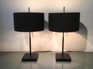 Mooi paar designlampen op statief Philips Lirio-model.. beschikbaar voor biedingen