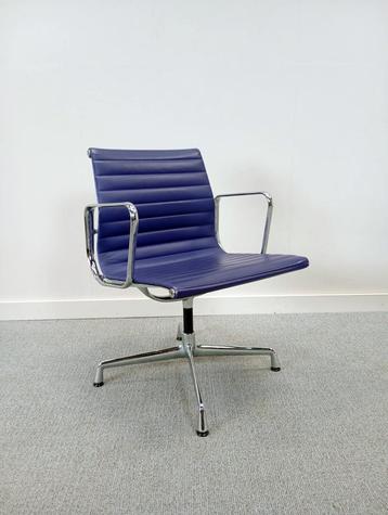 Vitra EA108 by Charles & Ray Eames in blauw leder, Huis en Inrichting, Ophalen, Zo goed als nieuw, Blauw, Bureaustoel