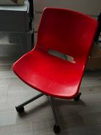 Rode ikea bureaustoel, Ophalen