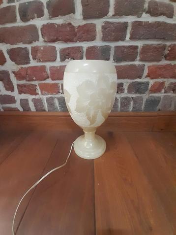Lampe albâtre beschikbaar voor biedingen