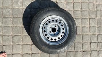 Reservewiel caravan of aanhangwagen beschikbaar voor biedingen