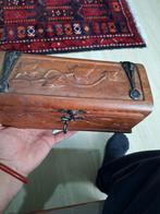 Antieke zware houten kist gesigneerd