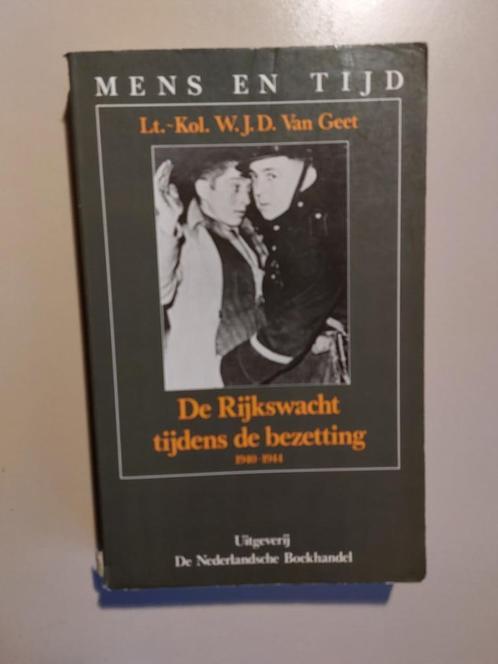 Boek Rijkswacht tijdens de bezetting 1940-1944, Boeken, Geschiedenis | Nationaal, Gelezen, 20e eeuw of later, Ophalen of Verzenden