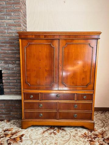 heldense TV kast antiek engels beschikbaar voor biedingen