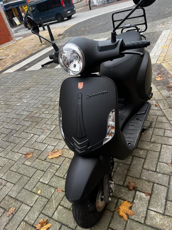 Scooter sourini a klasse top staat, Vélos & Vélomoteurs, Vélomoteurs & Scooters bridés, Comme neuf, Essence, Enlèvement